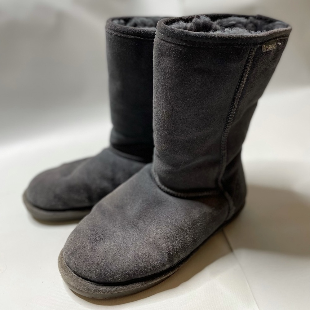 Bearpaw ‘Emma’ style boots.